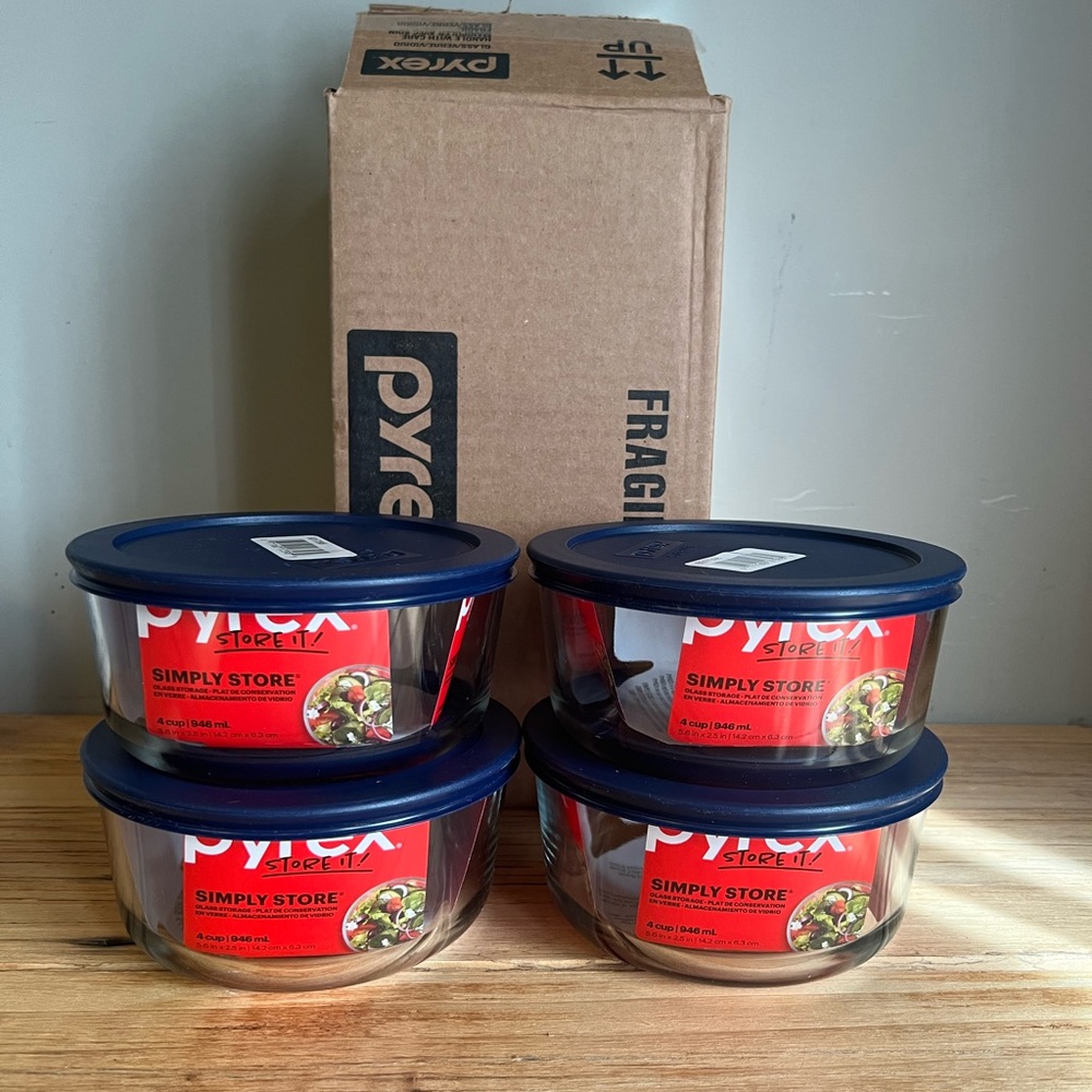 Pyrex  4-Cup Glass Storage Bowl with Cadet Blue Lid Set of 4